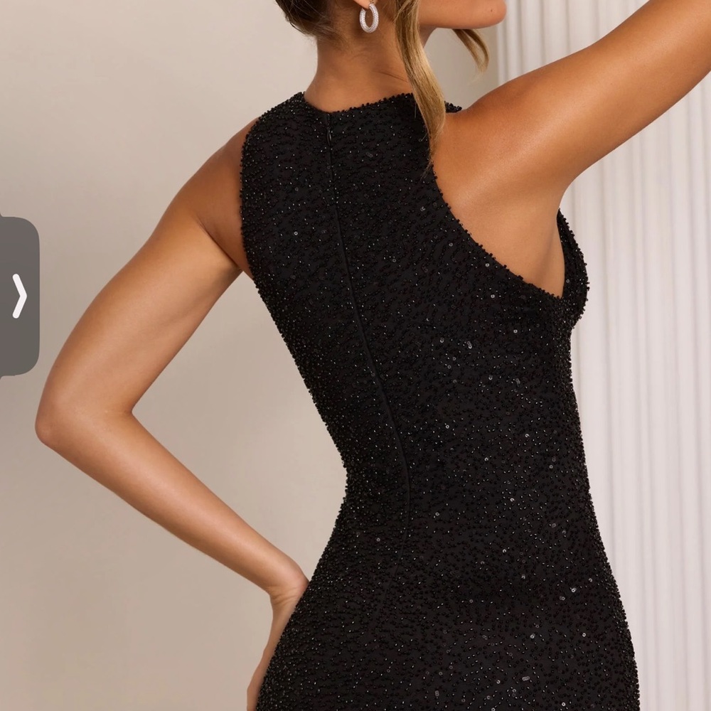 Elegant Black Sleeveless Dress - Picture 3 of 7